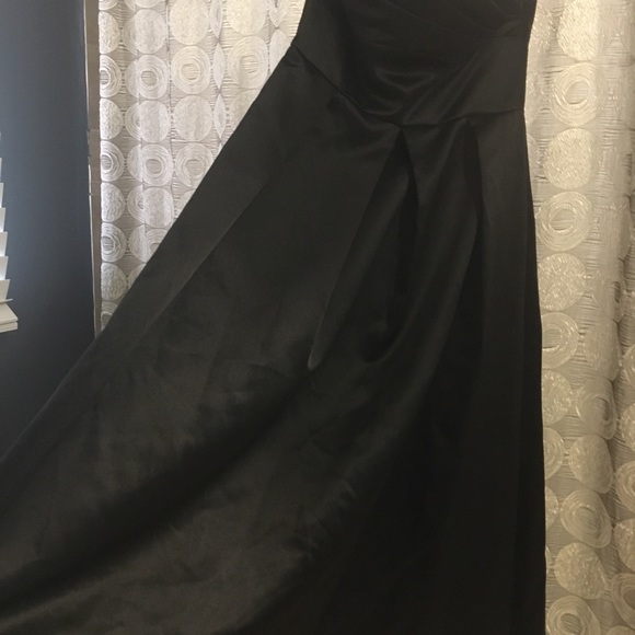 Beautiful Black strapless mid length dress. - Picture 5 of 6